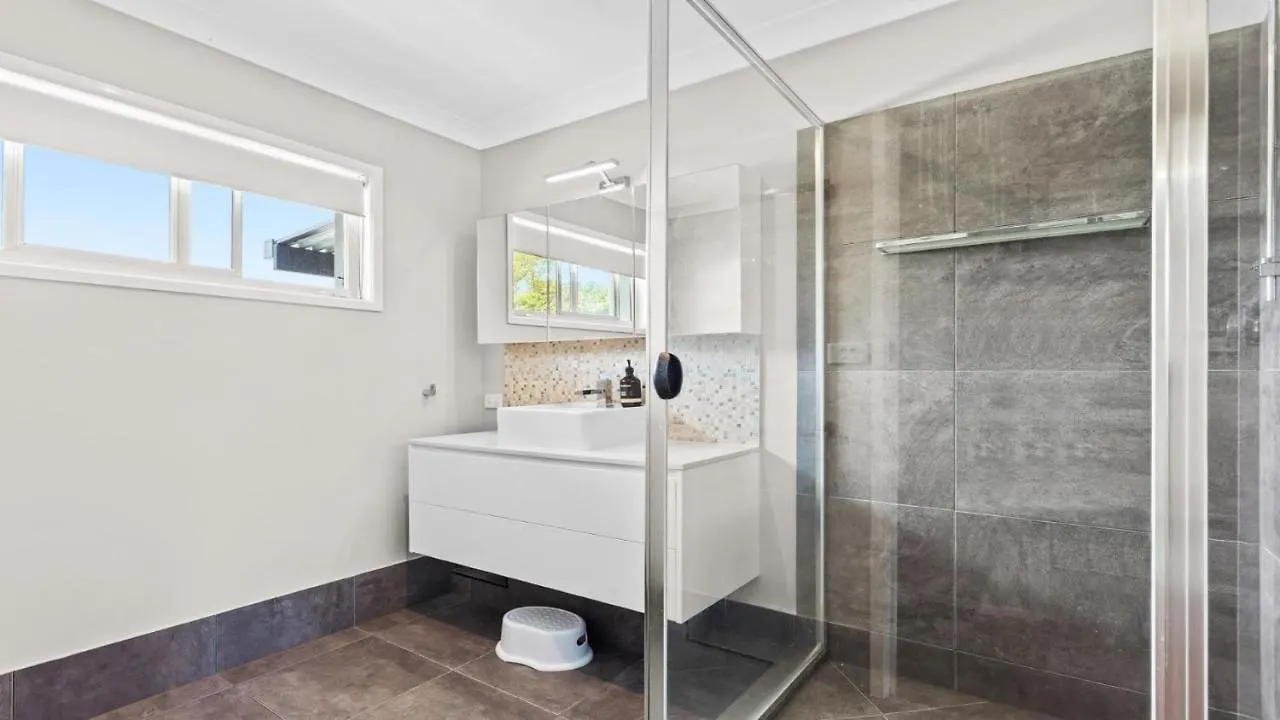 1 Ilya Street Currimundi Qld Villa Kawana Waters 0*,  Ausztrália