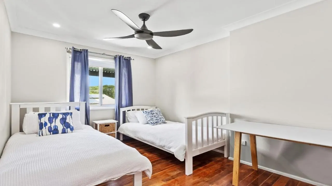 1 Ilya Street Currimundi Qld Villa Kawana Waters 0*,