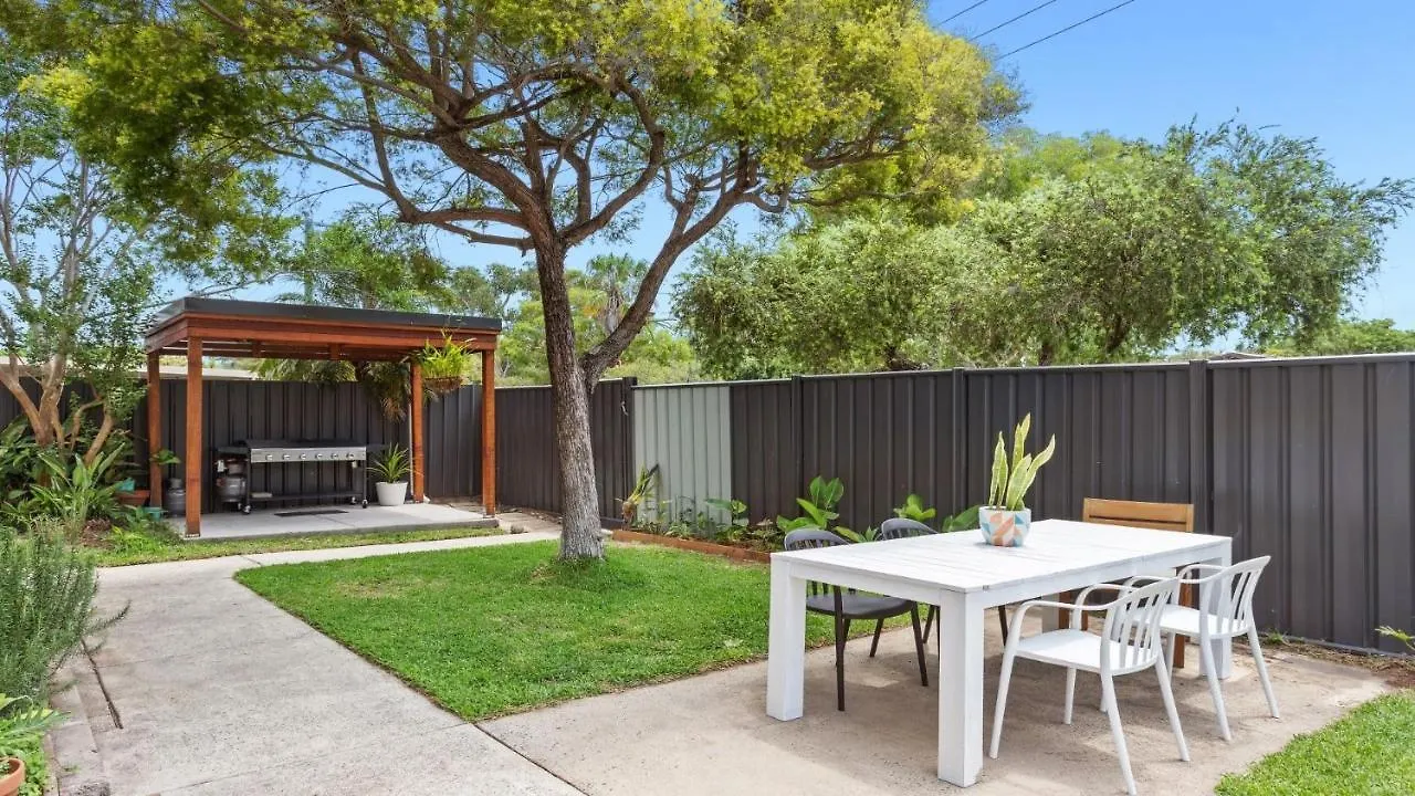 1 Ilya Street Currimundi Qld Villa Kawana Waters Nyaraló
